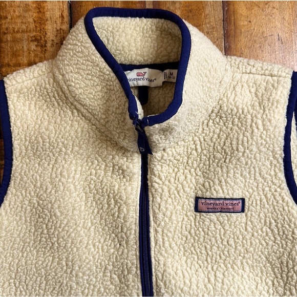 Vineyard Vines Sherpa Vest girls size medium 10-12 cream with navy trim. - Picture 3 of 4